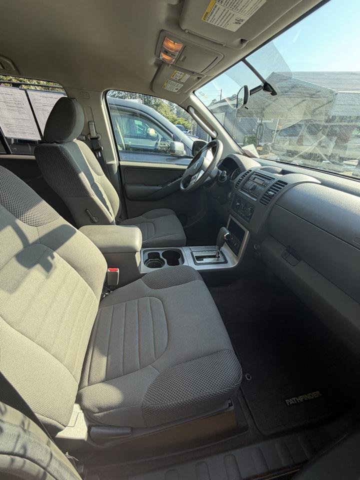 Nissan Pathfinder LE 4WD 2012