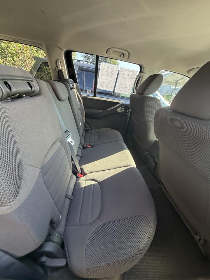 Nissan Pathfinder LE 4WD 2012