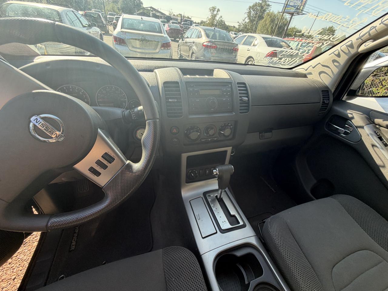 Nissan Pathfinder LE 4WD 2012