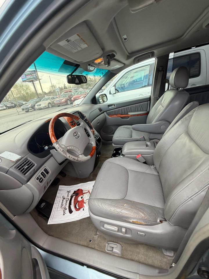 Toyota Sienna XLE Limited AWD 2008