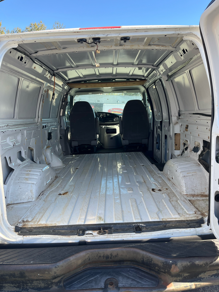 Ford Econoline E250 2001