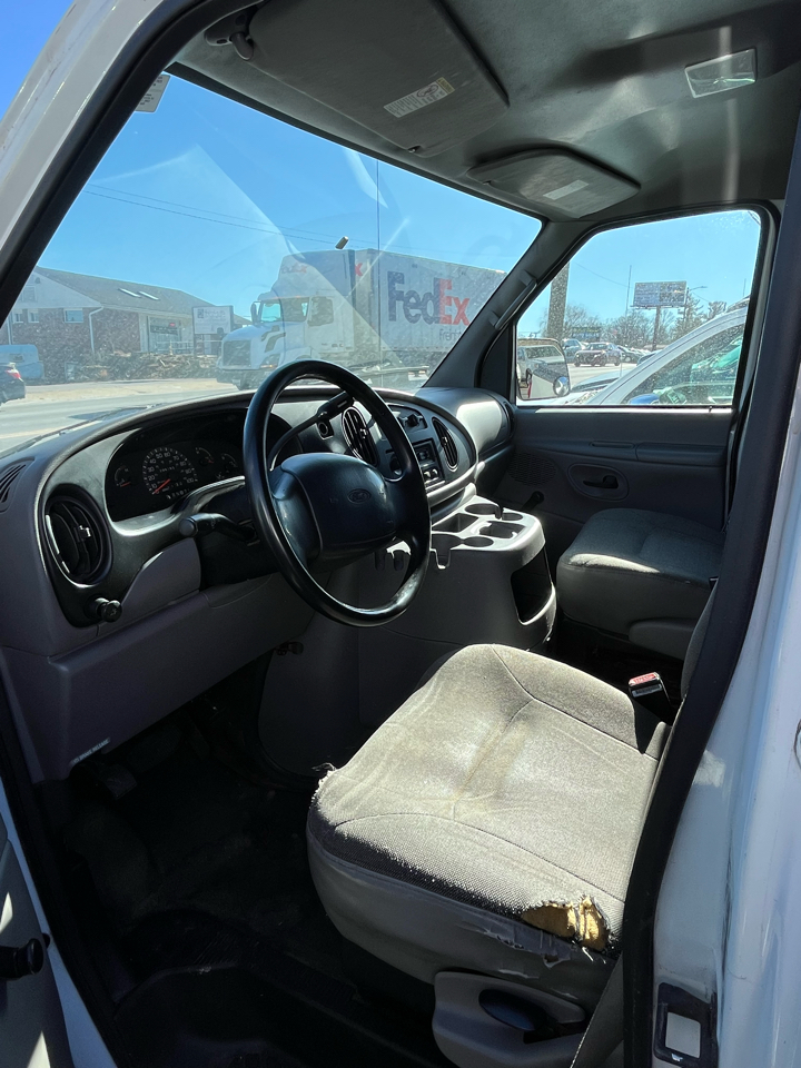Ford Econoline E250 2001
