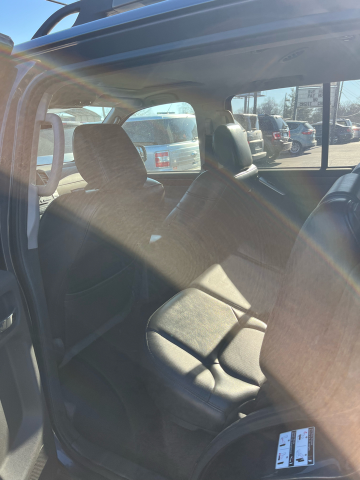 Nissan Pathfinder LE 4WD 2011