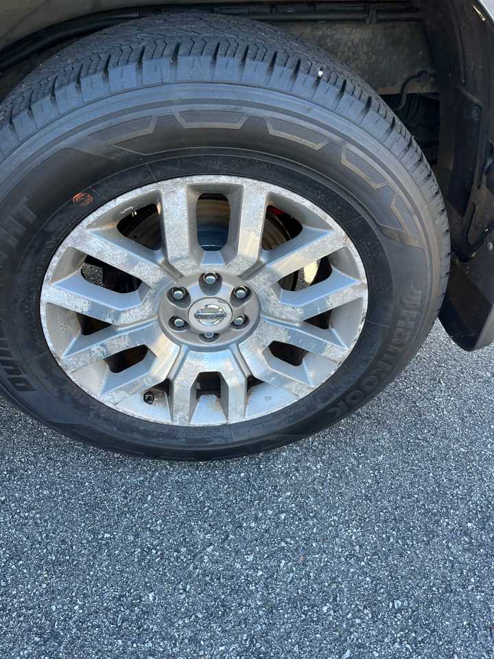 Nissan Pathfinder LE 4WD 2011