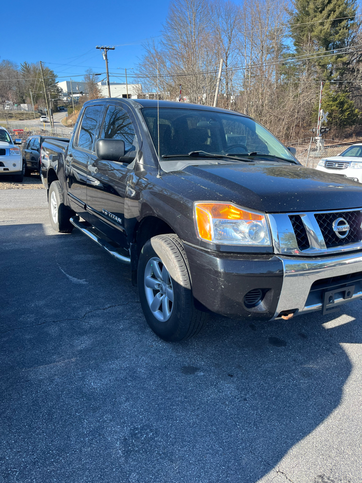 Nissan Titan SV Crew Cab 4WD 2012