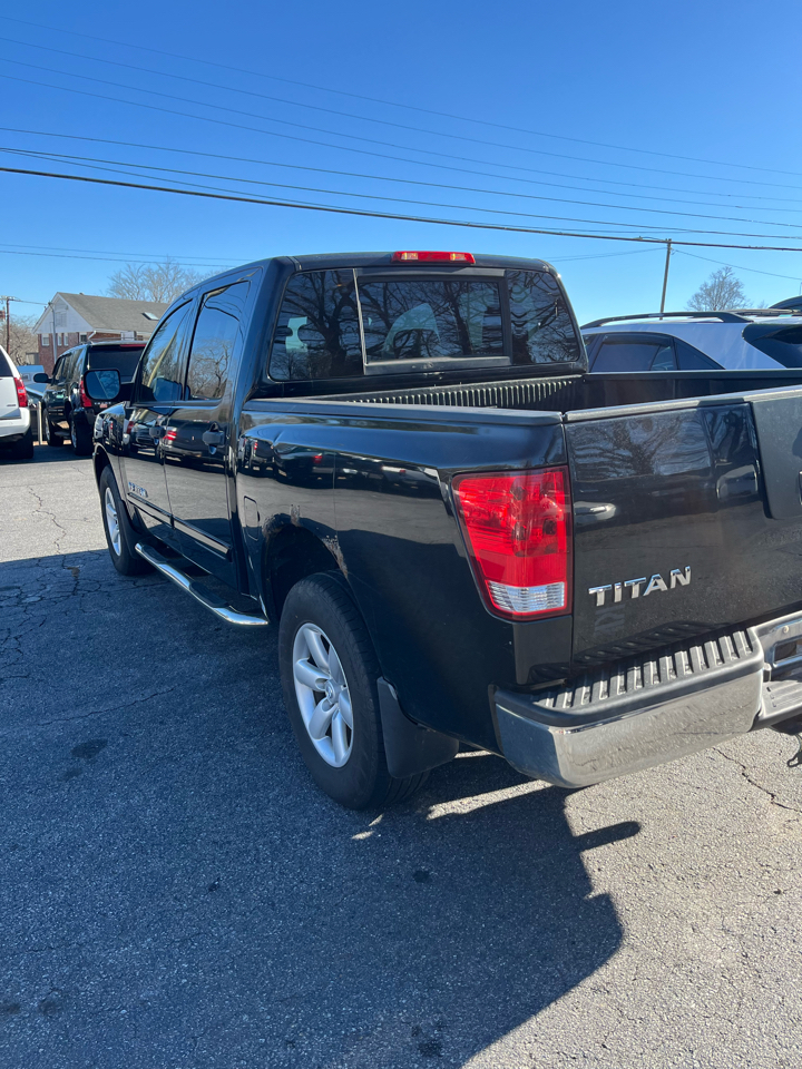 Nissan Titan SV Crew Cab 4WD 2012