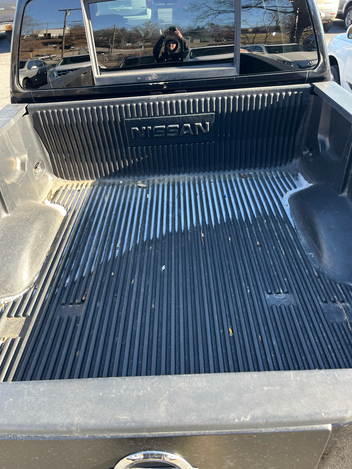 Nissan Titan SV Crew Cab 4WD 2012