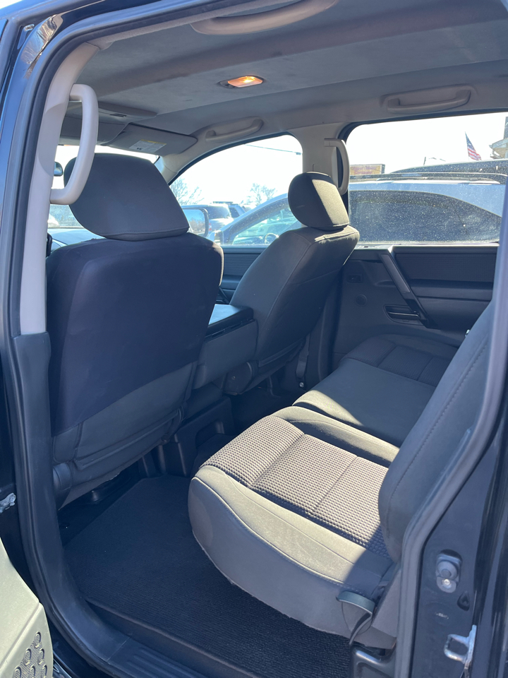 Nissan Titan SV Crew Cab 4WD 2012