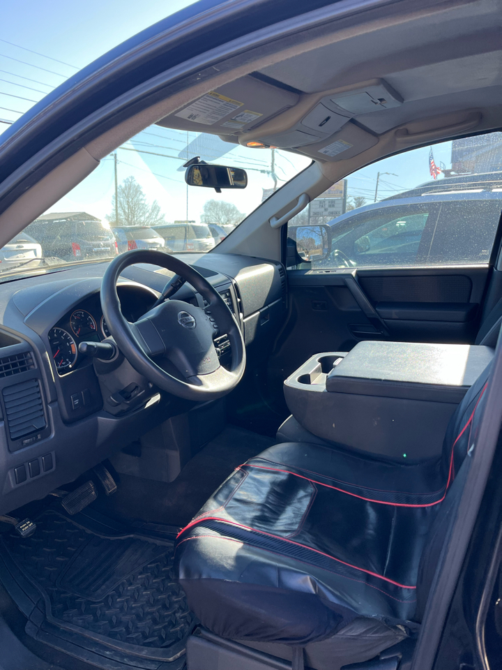 Nissan Titan SV Crew Cab 4WD 2012