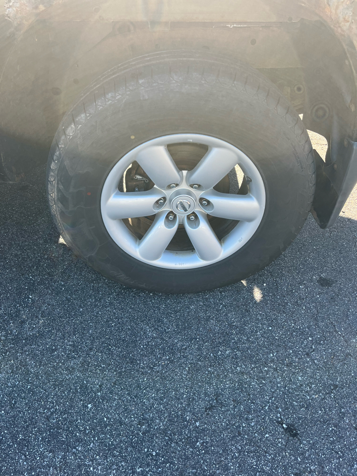 Nissan Titan SV Crew Cab 4WD 2012