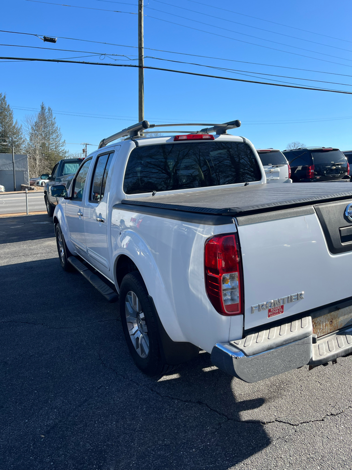 Nissan Frontier SL Crew Cab 4WD 2011