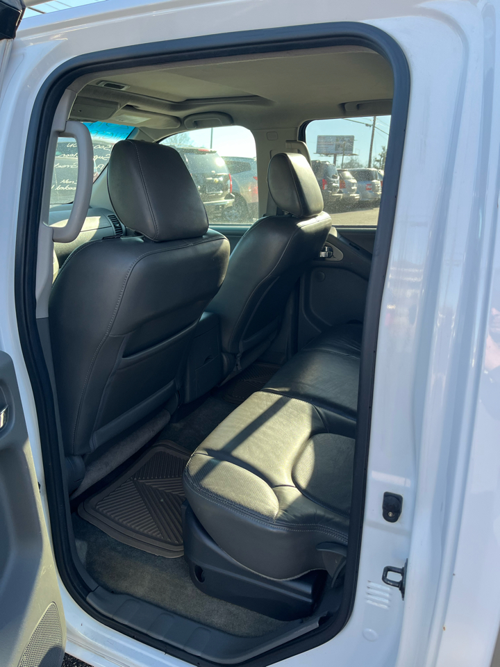 Nissan Frontier SL Crew Cab 4WD 2011