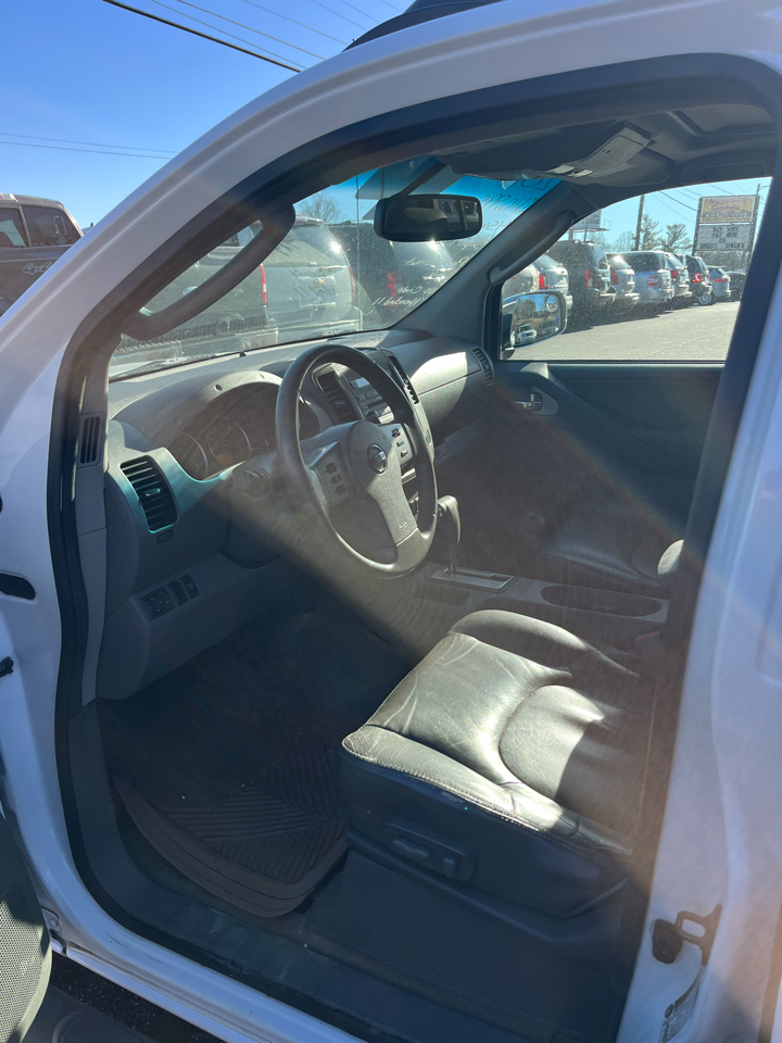 Nissan Frontier SL Crew Cab 4WD 2011