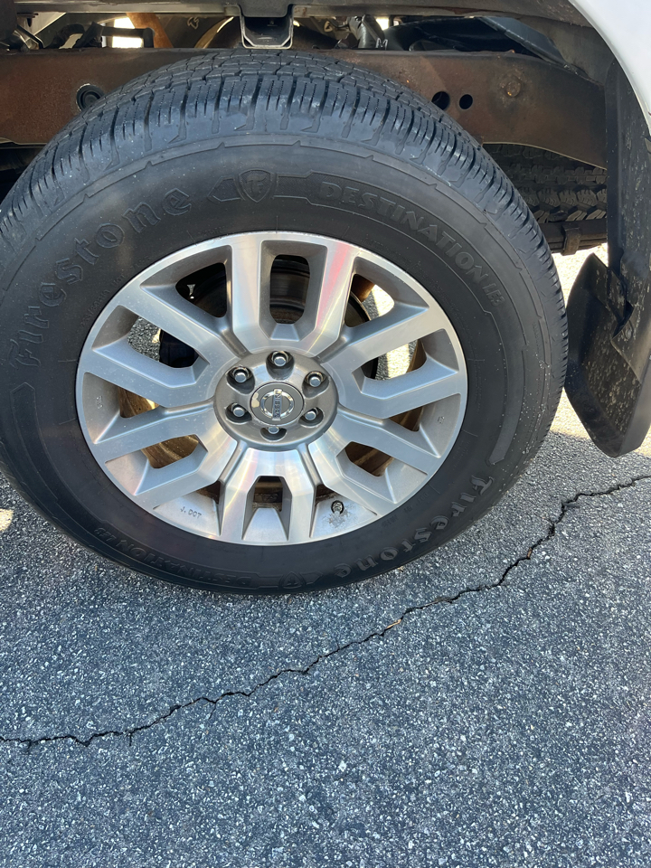 Nissan Frontier SL Crew Cab 4WD 2011