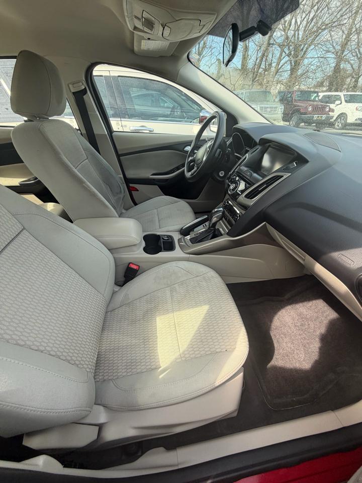 Ford Focus SEL Sedan 2012