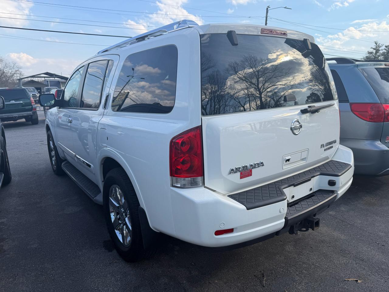 Nissan Armada Platinum 4WD 2012
