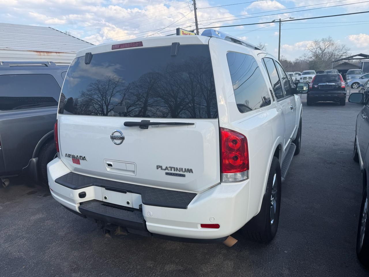 Nissan Armada Platinum 4WD 2012
