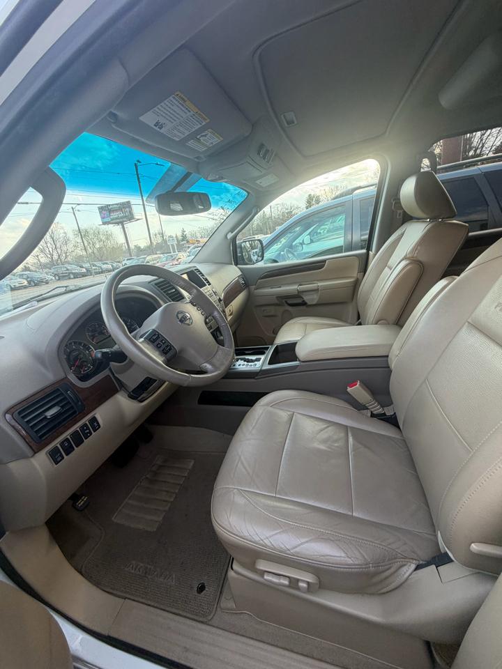 Nissan Armada Platinum 4WD 2012