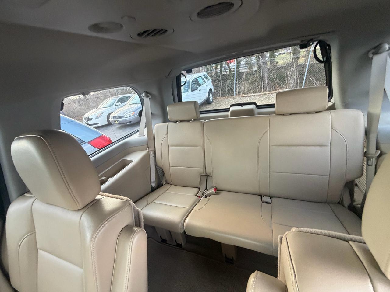 Nissan Armada Platinum 4WD 2012