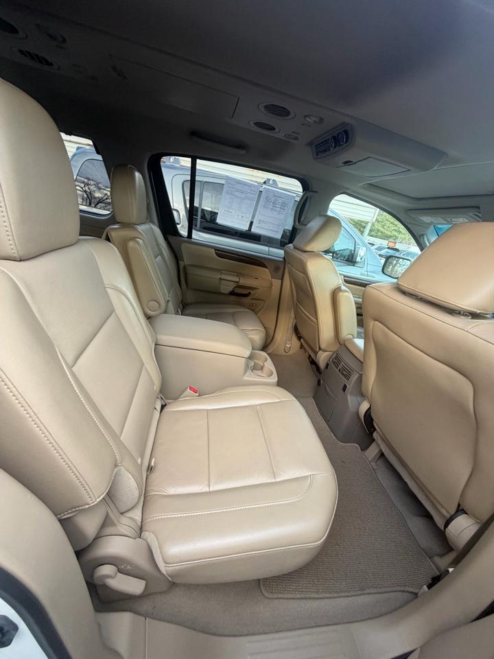 Nissan Armada Platinum 4WD 2012