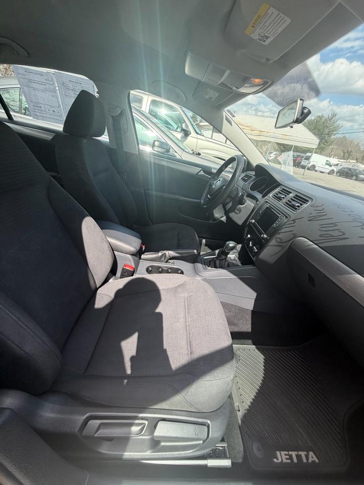 Volkswagen Jetta SE 6A 2016
