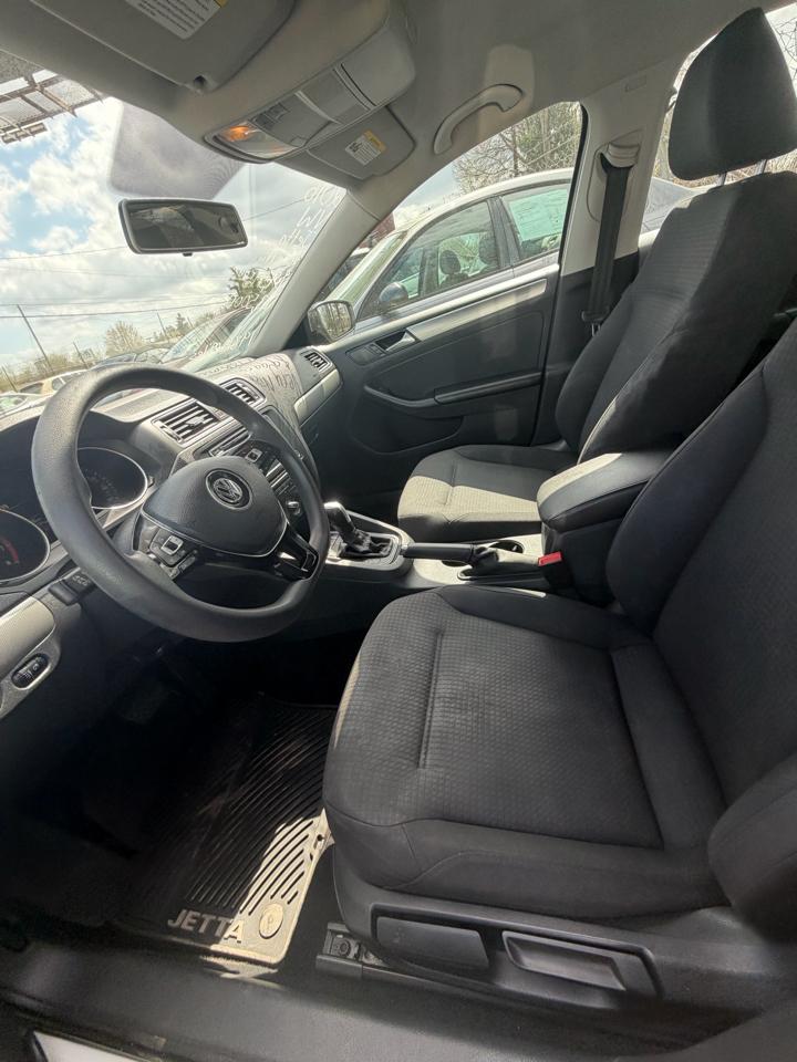 Volkswagen Jetta SE 6A 2016