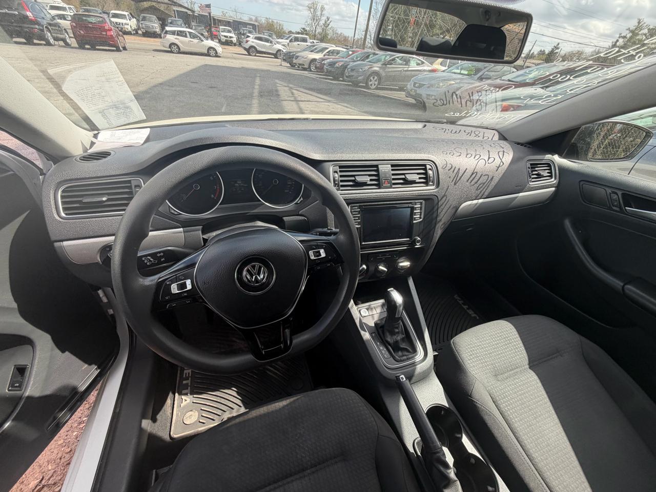 Volkswagen Jetta SE 6A 2016