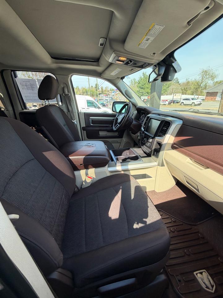 RAM 1500 SLT Quad Cab 4WD 2015