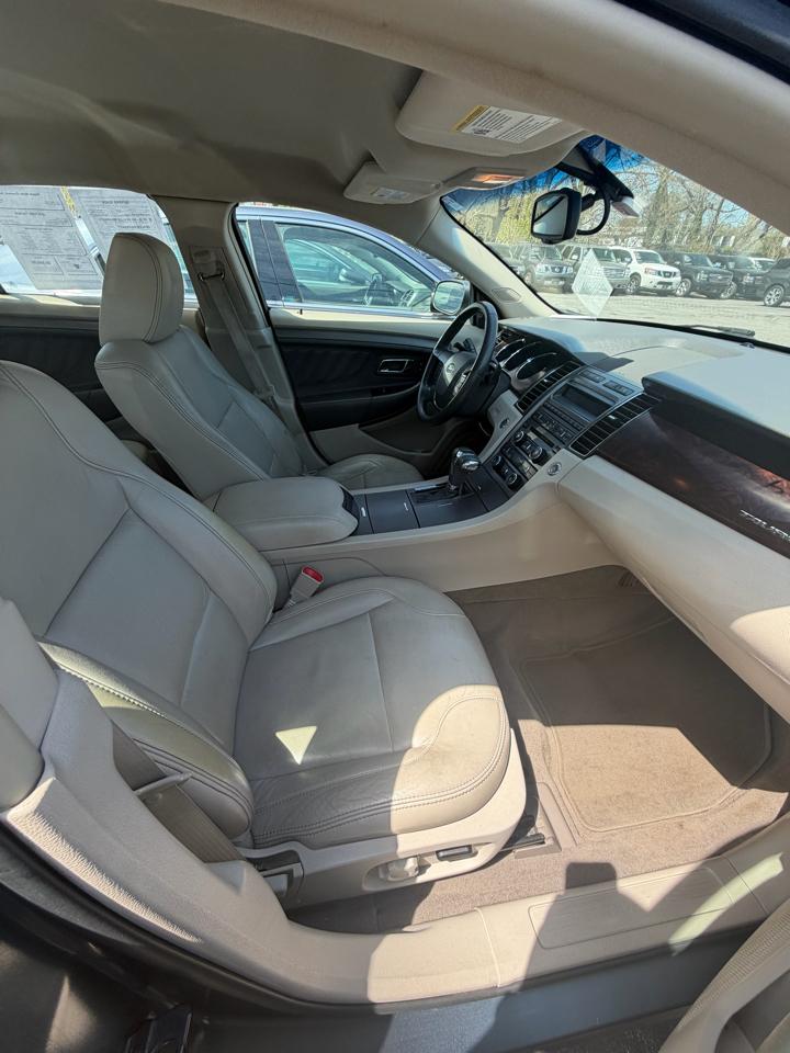 Ford Taurus SEL FWD 2010