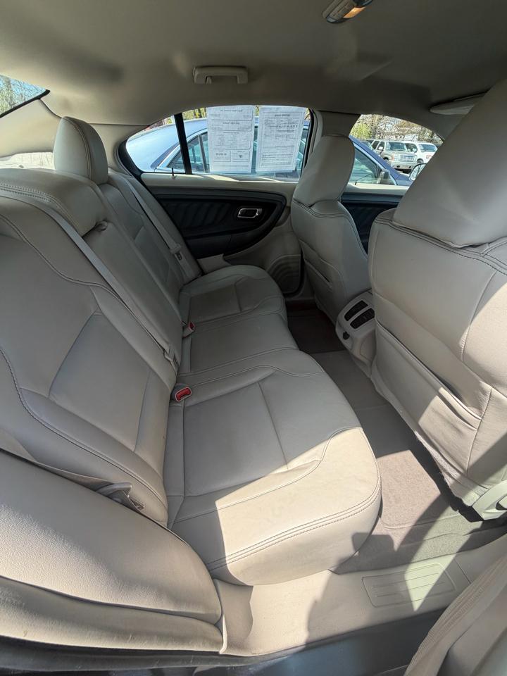 Ford Taurus SEL FWD 2010