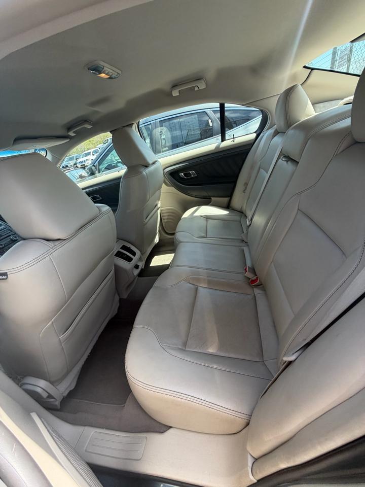 Ford Taurus SEL FWD 2010