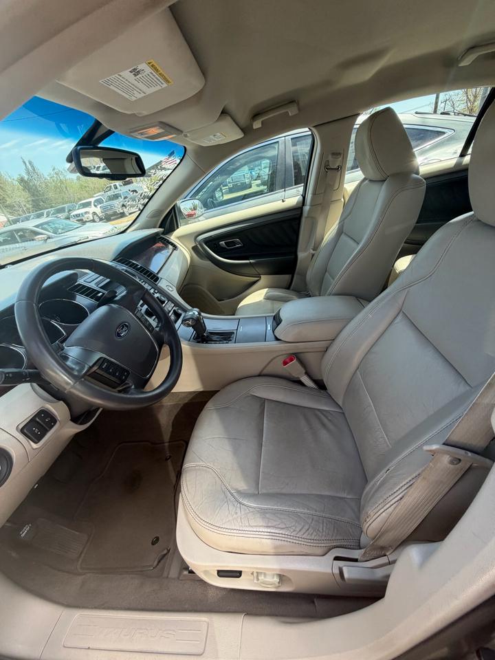 Ford Taurus SEL FWD 2010
