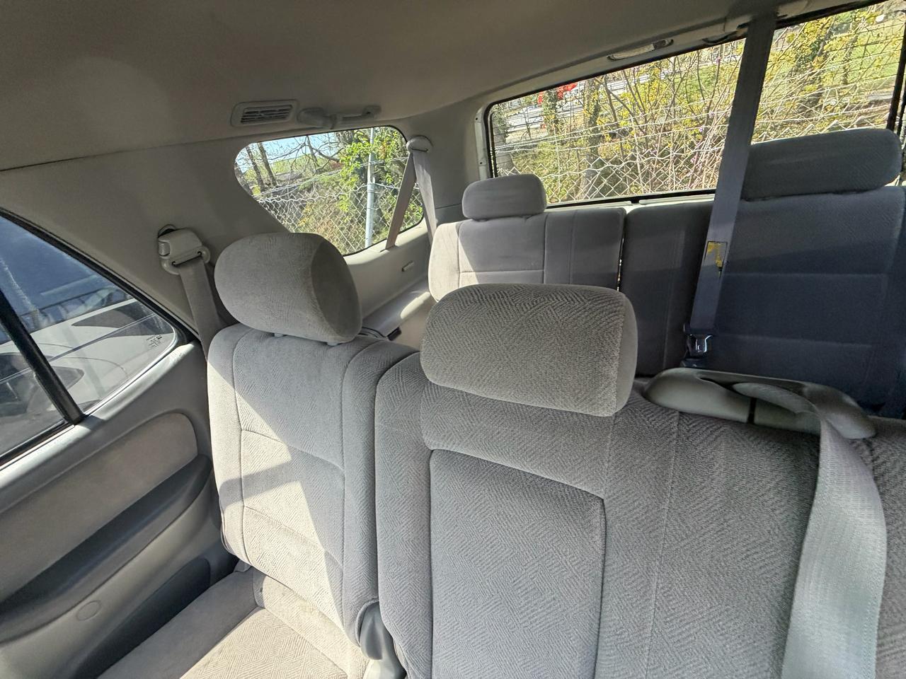 Toyota Sequoia SR5 4WD 2002