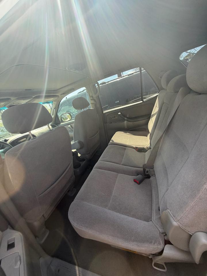 Toyota Sequoia SR5 4WD 2002