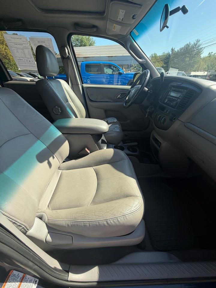 Mazda Tribute LX 4WD 2002