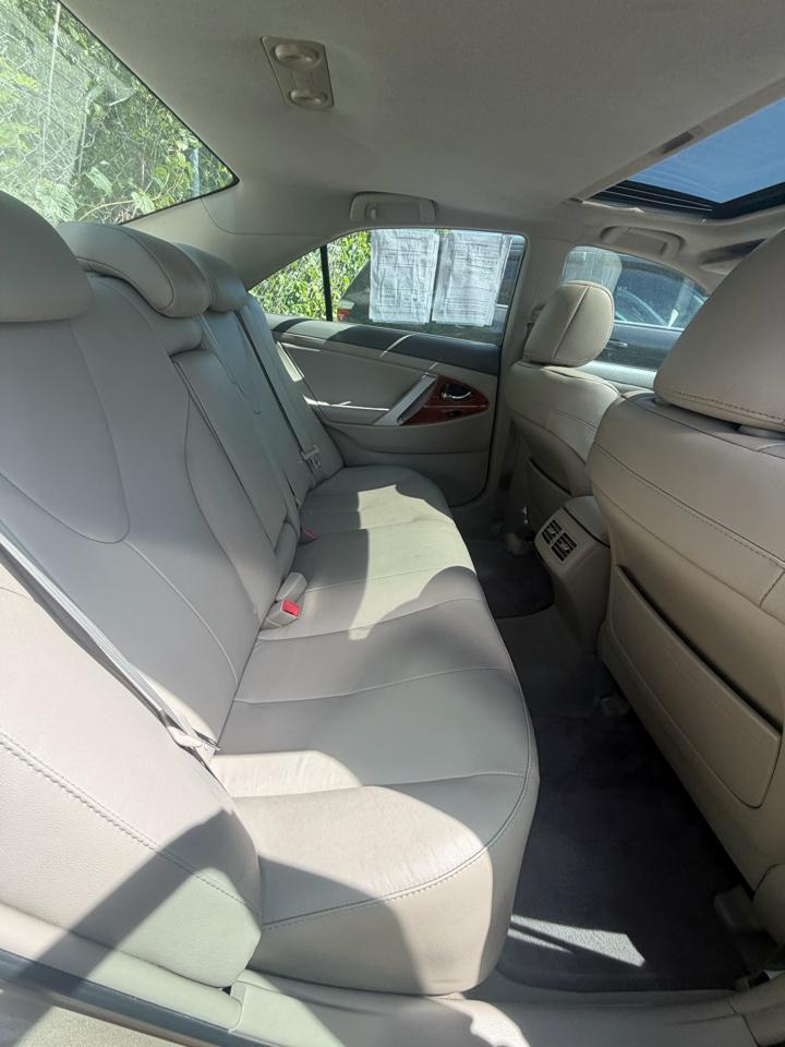Toyota Camry Hybrid Sedan 2010