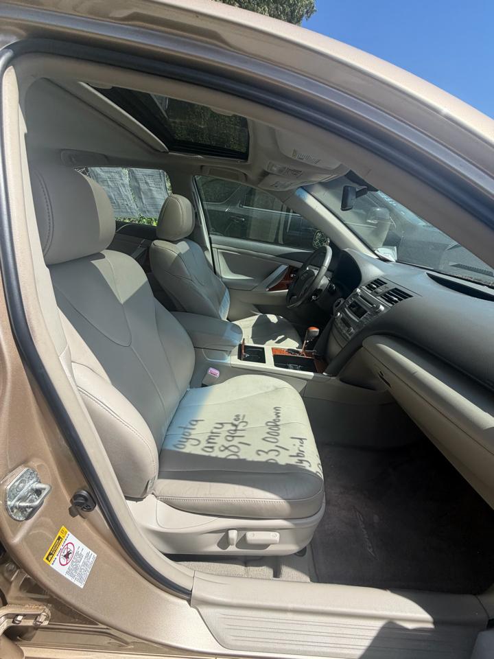 Toyota Camry Hybrid Sedan 2010