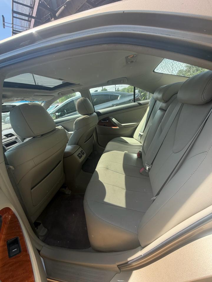 Toyota Camry Hybrid Sedan 2010