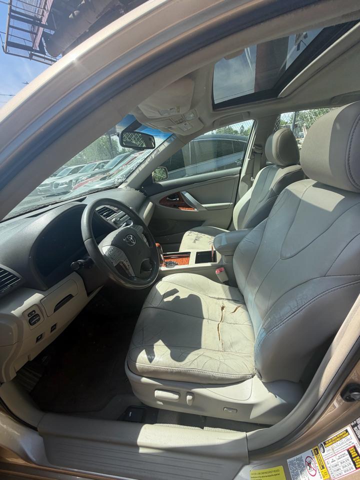 Toyota Camry Hybrid Sedan 2010
