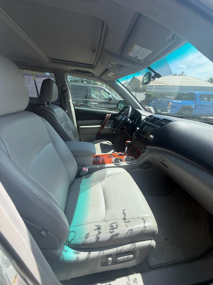 Toyota Highlander Limited 4WD 2010