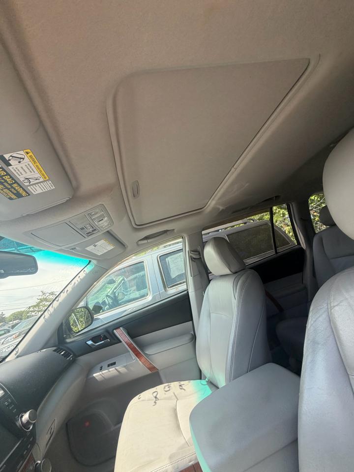 Toyota Highlander Limited 4WD 2010