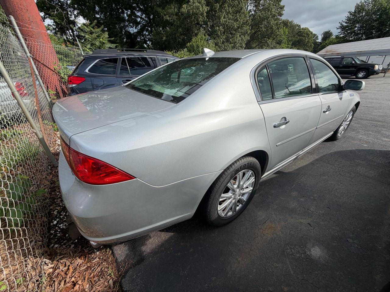 Buick Lucerne CX 2011