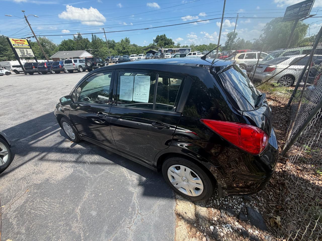 Nissan Versa 1.8 SL Hatchback 2012