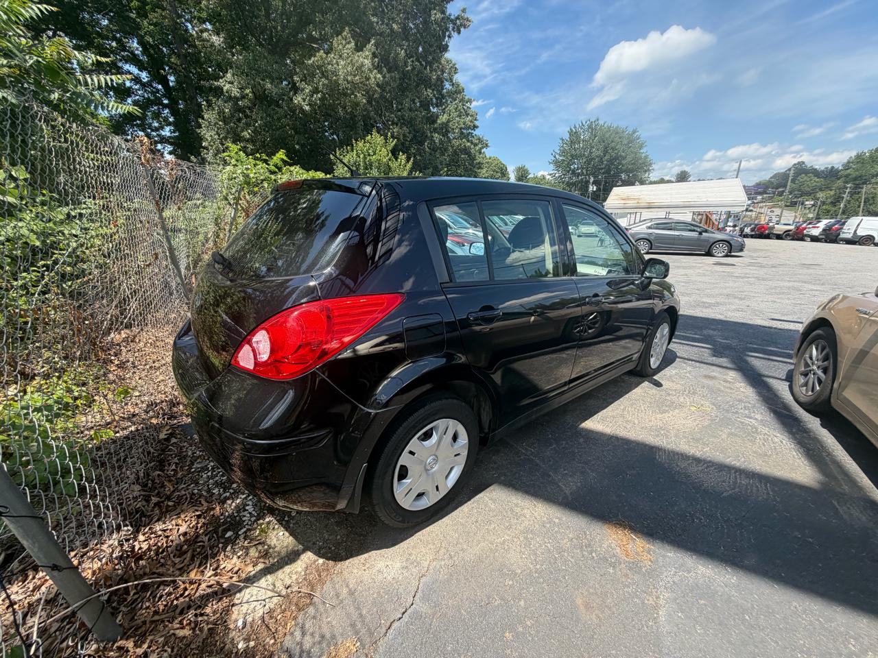 Nissan Versa 1.8 SL Hatchback 2012