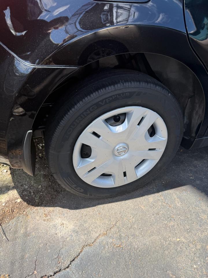 Nissan Versa 1.8 SL Hatchback 2012