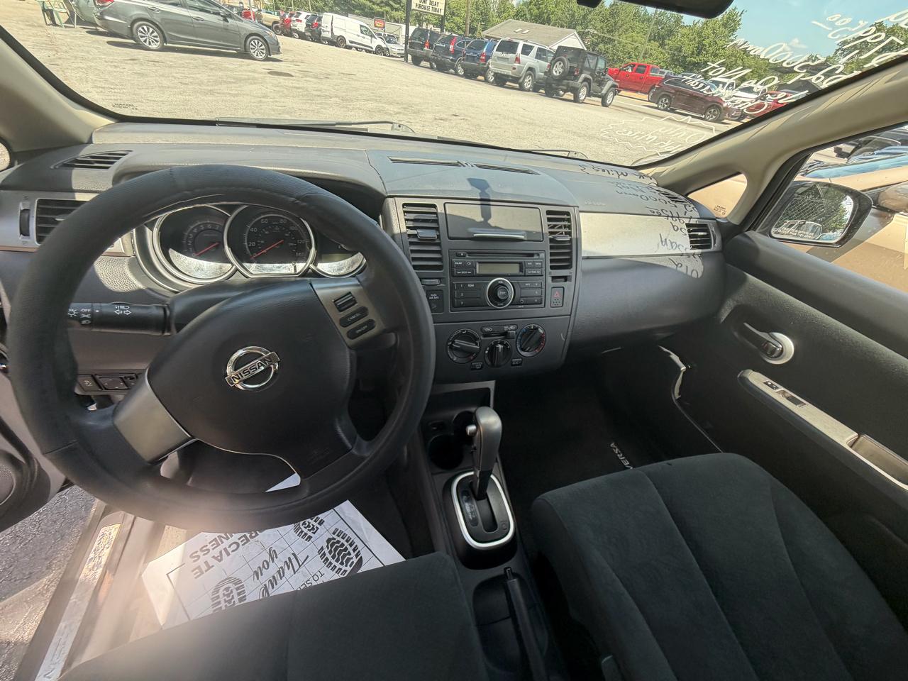 Nissan Versa 1.8 SL Hatchback 2012