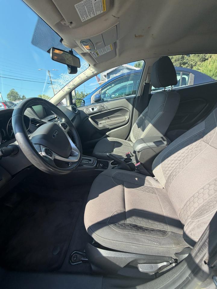 Ford Fiesta SE Sedan 2014
