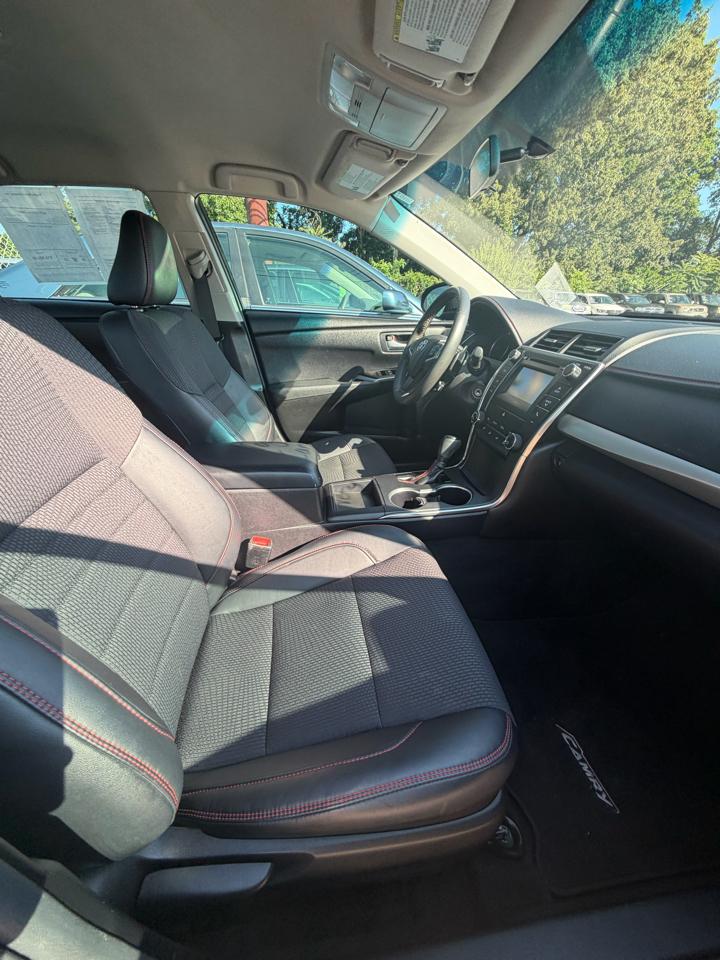Toyota Camry SE 2017