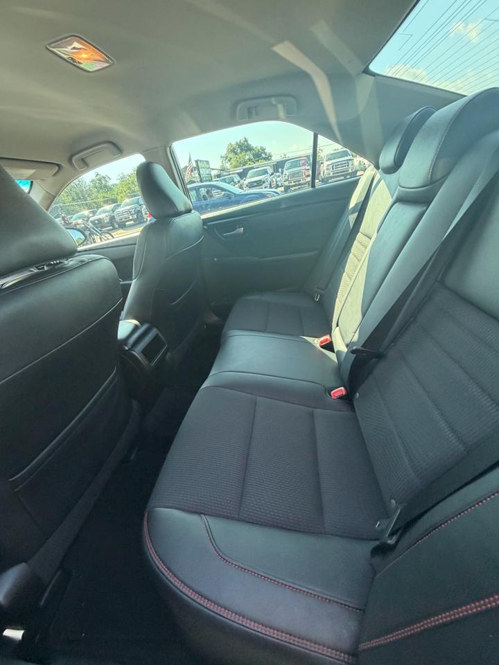 Toyota Camry SE 2017