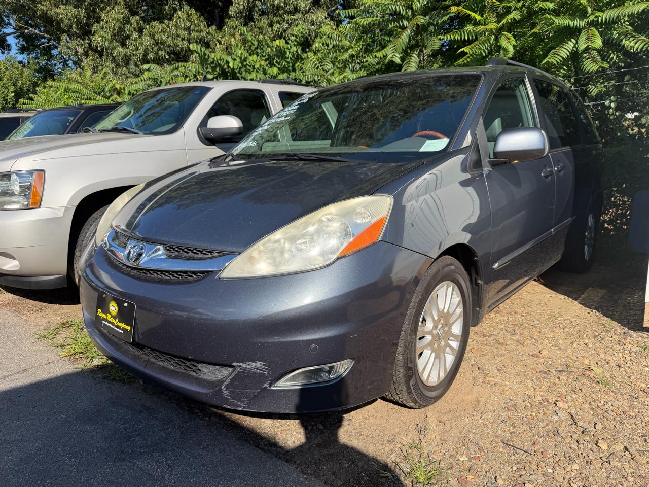 Toyota Sienna XLE FWD 2010